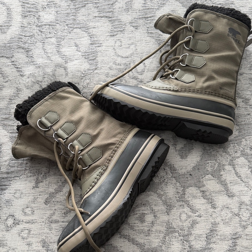 Sorel Men Beige and Black Snow Boots